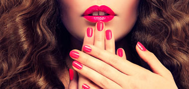 Manicura de mujer: acceso a todos los servicios de belleza de manos
