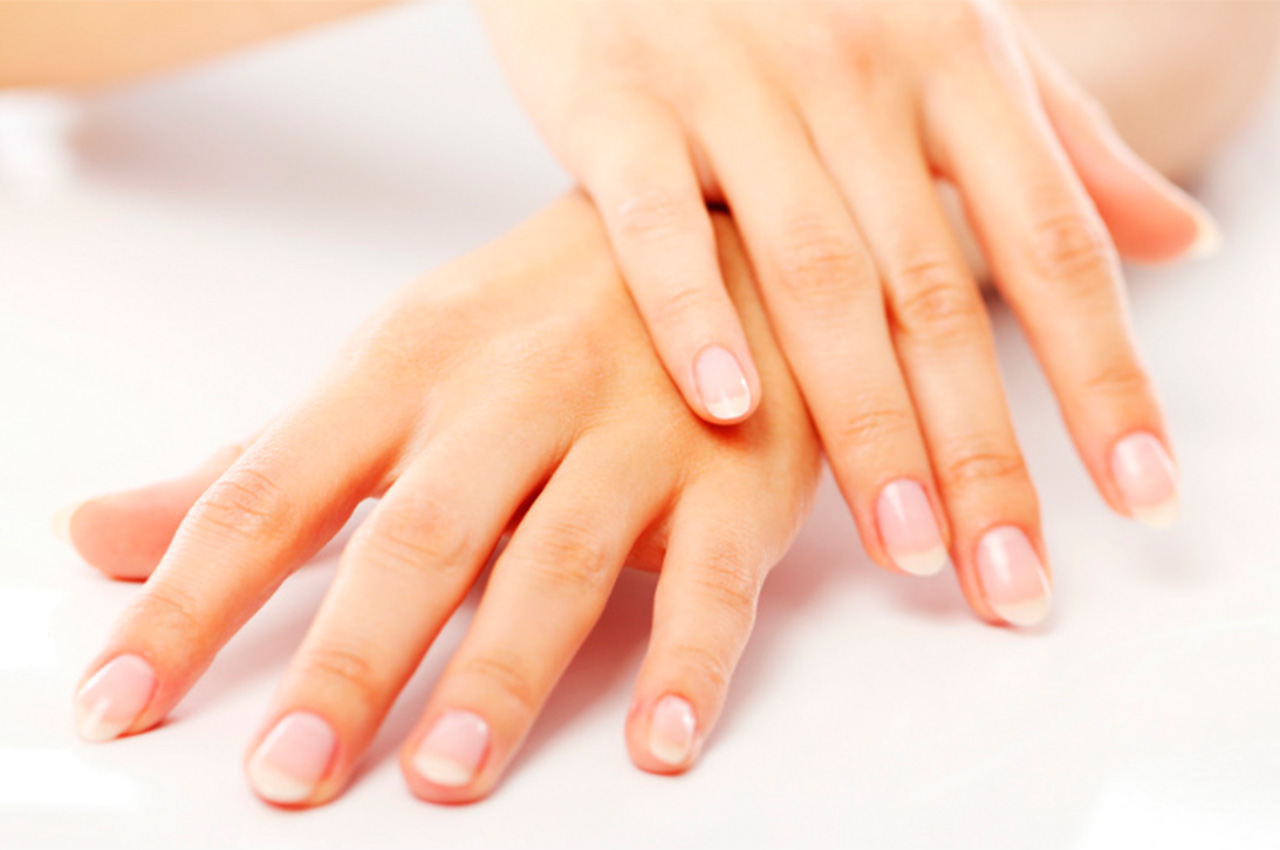 Bitten nails, treatment with false nails - Nail Center